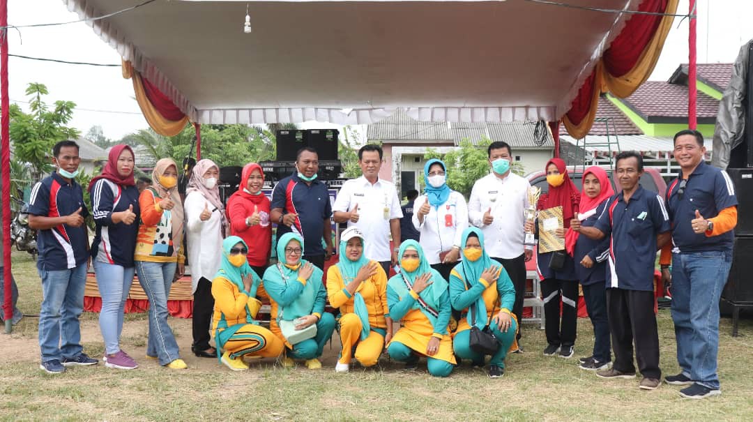 Pembagian Hadiah Lomba KWT dan Senam Lansia Kelurahan Sukajadi