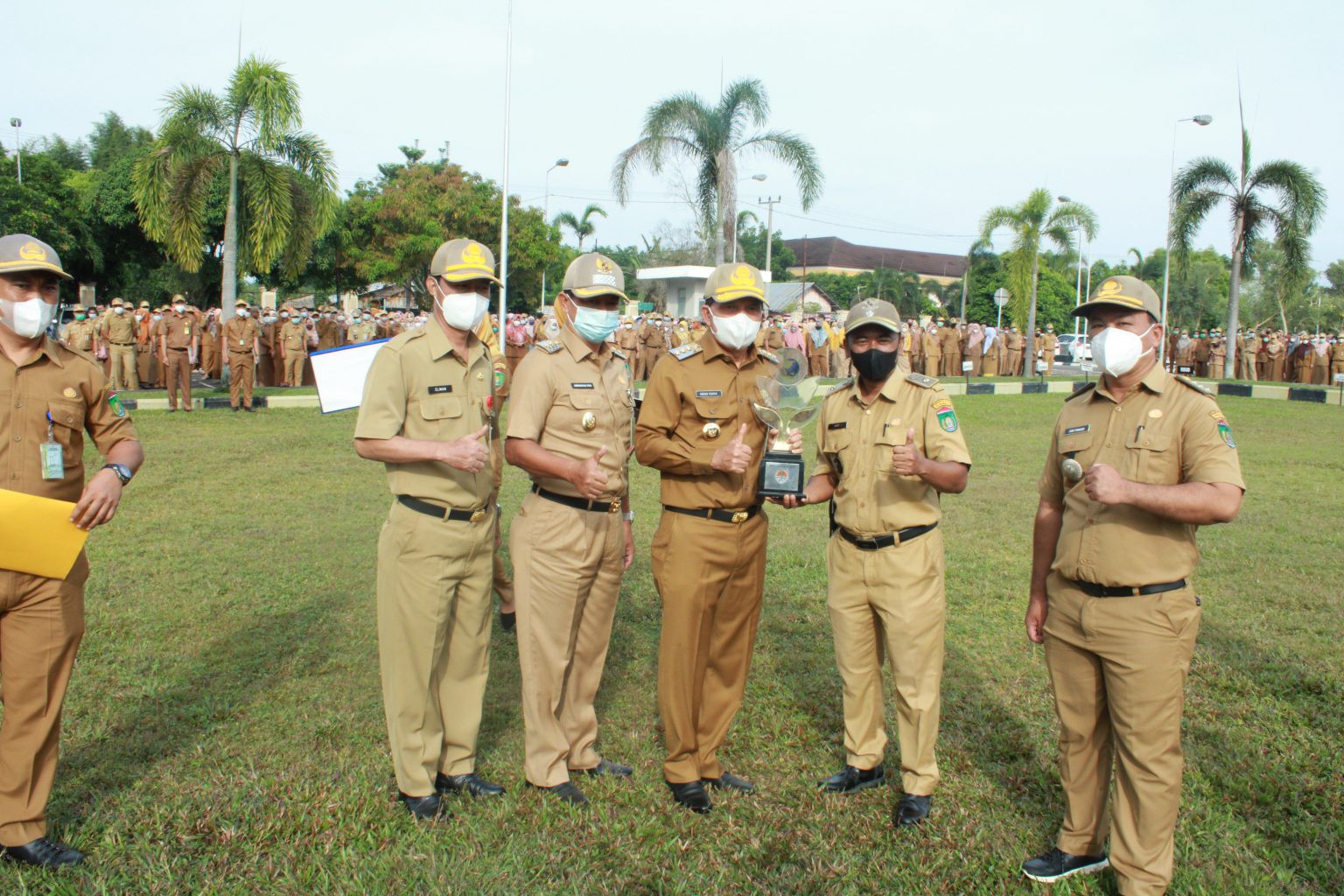 Apel Bulanan sekaligus Penyerahan Buku SKU Kepada Perwakilan Anggota Pramuka