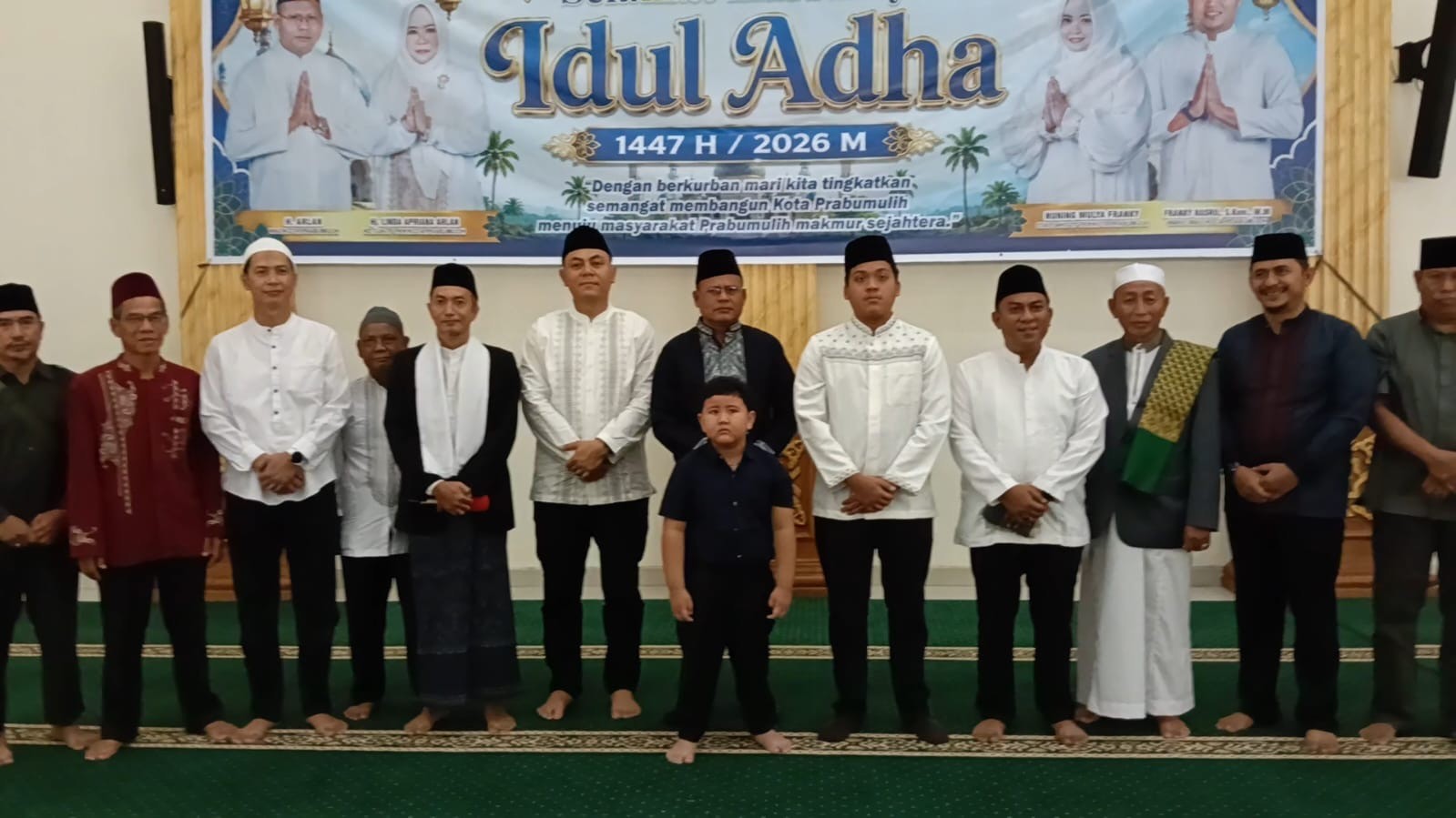 SHOLAT IDUL ADHA 1447 H DI ISLAMIC CENTER BERLANGSUNG KHIDMAT, WALI KOTA PRABUMULIH SERAHKAN SAPI QU