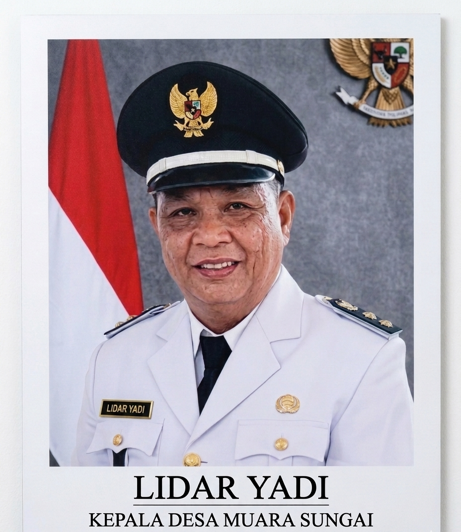 Kanan - Kepala Desa Muara Sungai